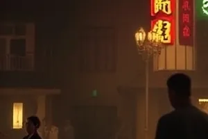 《第七号食堂》封面，长条餐桌与冒着热气的餐盘